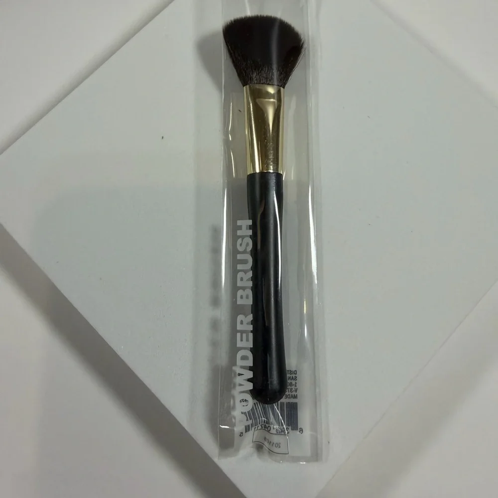 🩷5/$10🩷 Powder Brush with Black Handle